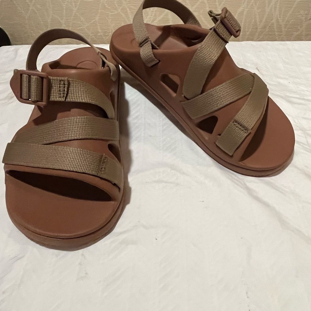Chaco Chillos Sandals - Picture 1 of 10